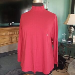 Avenue mock neck tee